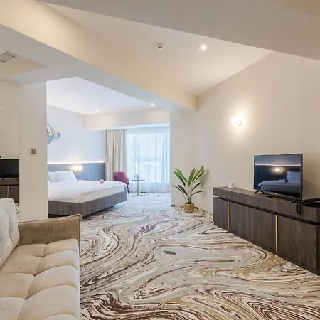 Ramada By Wyndham Bucharest Otopeni Airport Extérieur photo