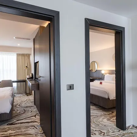 Ramada By Wyndham Bucharest Otopeni Airport Extérieur photo