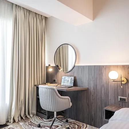 Ramada By Wyndham Bucharest Otopeni Airport Extérieur photo