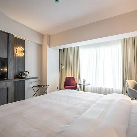 Ramada By Wyndham Bucharest Otopeni Airport Extérieur photo