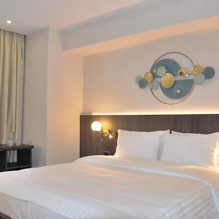 Ramada By Wyndham Bucharest Otopeni Airport Extérieur photo