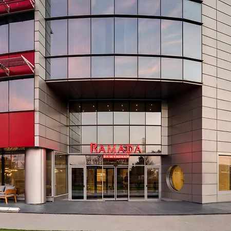 Ramada By Wyndham Bucharest Otopeni Airport Extérieur photo
