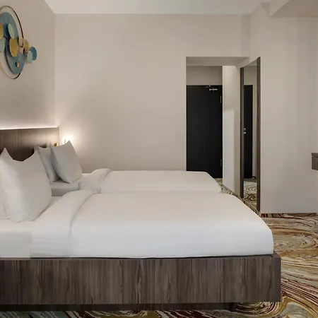 Ramada By Wyndham Bucharest Otopeni Airport Extérieur photo