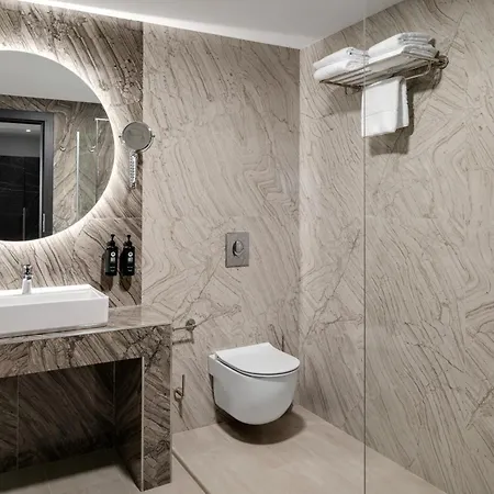 Ramada By Wyndham Bucharest Otopeni Airport Extérieur photo