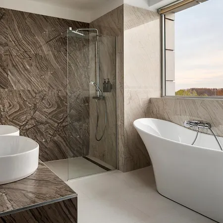Ramada By Wyndham Bucharest Otopeni Airport Extérieur photo