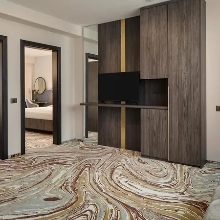 Ramada By Wyndham Bucharest Otopeni Airport Extérieur photo