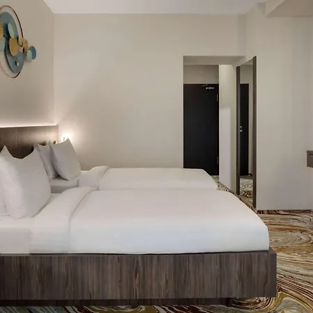 Ramada By Wyndham Bucharest Otopeni Airport Extérieur photo