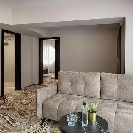 Ramada By Wyndham Bucharest Otopeni Airport Extérieur photo