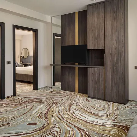 Ramada By Wyndham Bucharest Otopeni Airport Extérieur photo