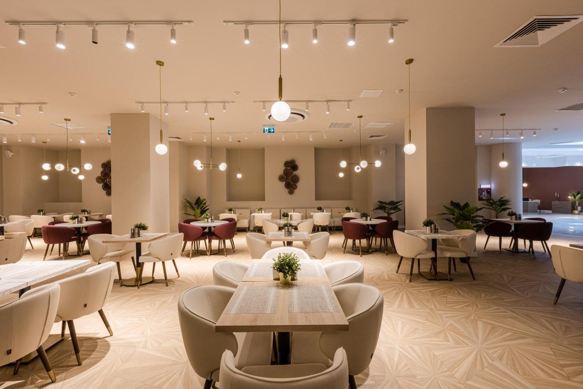 Ramada By Wyndham Bucharest Airport Hotel Otopeni