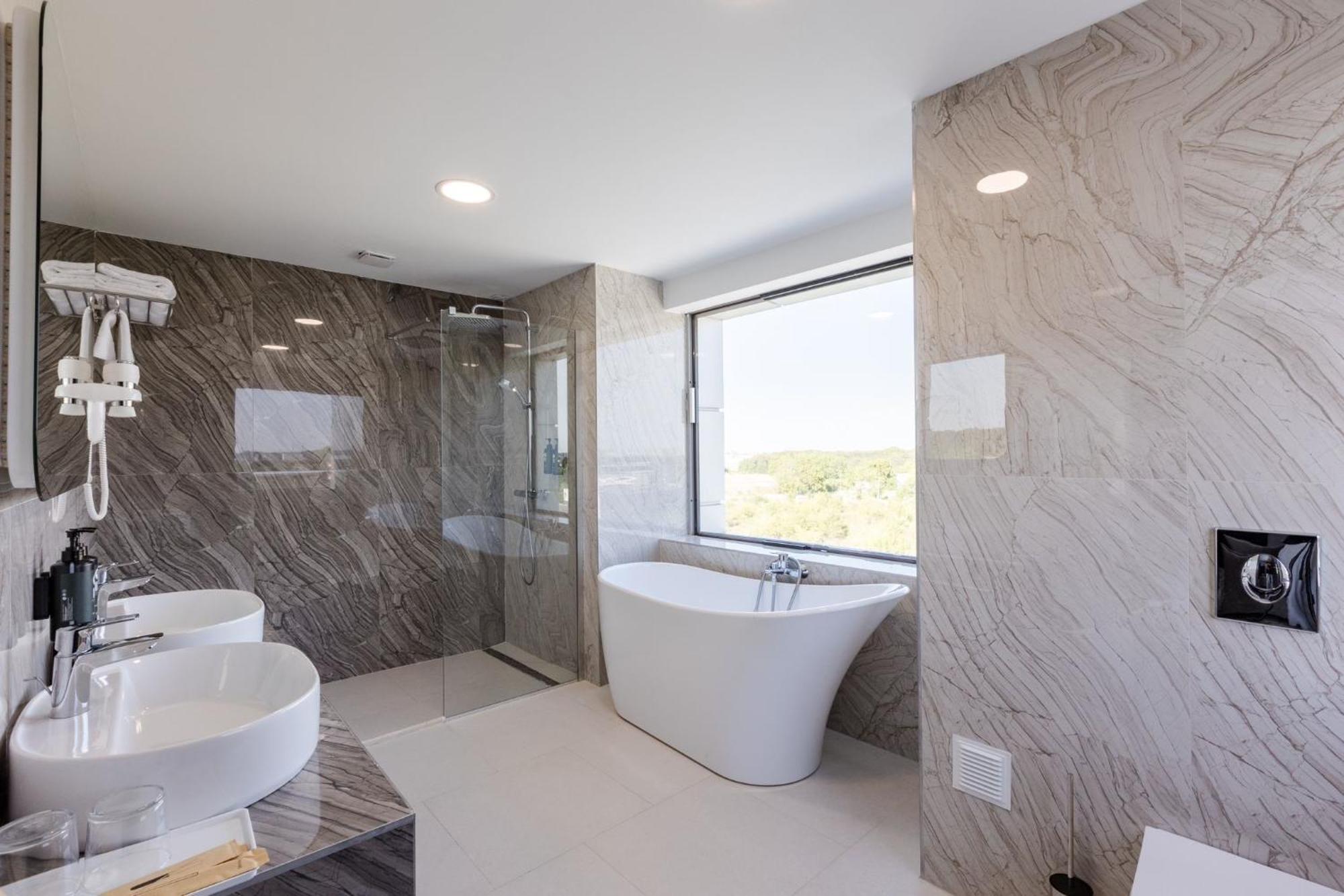 Ramada By Wyndham Bucharest Airport Hotel Otopeni