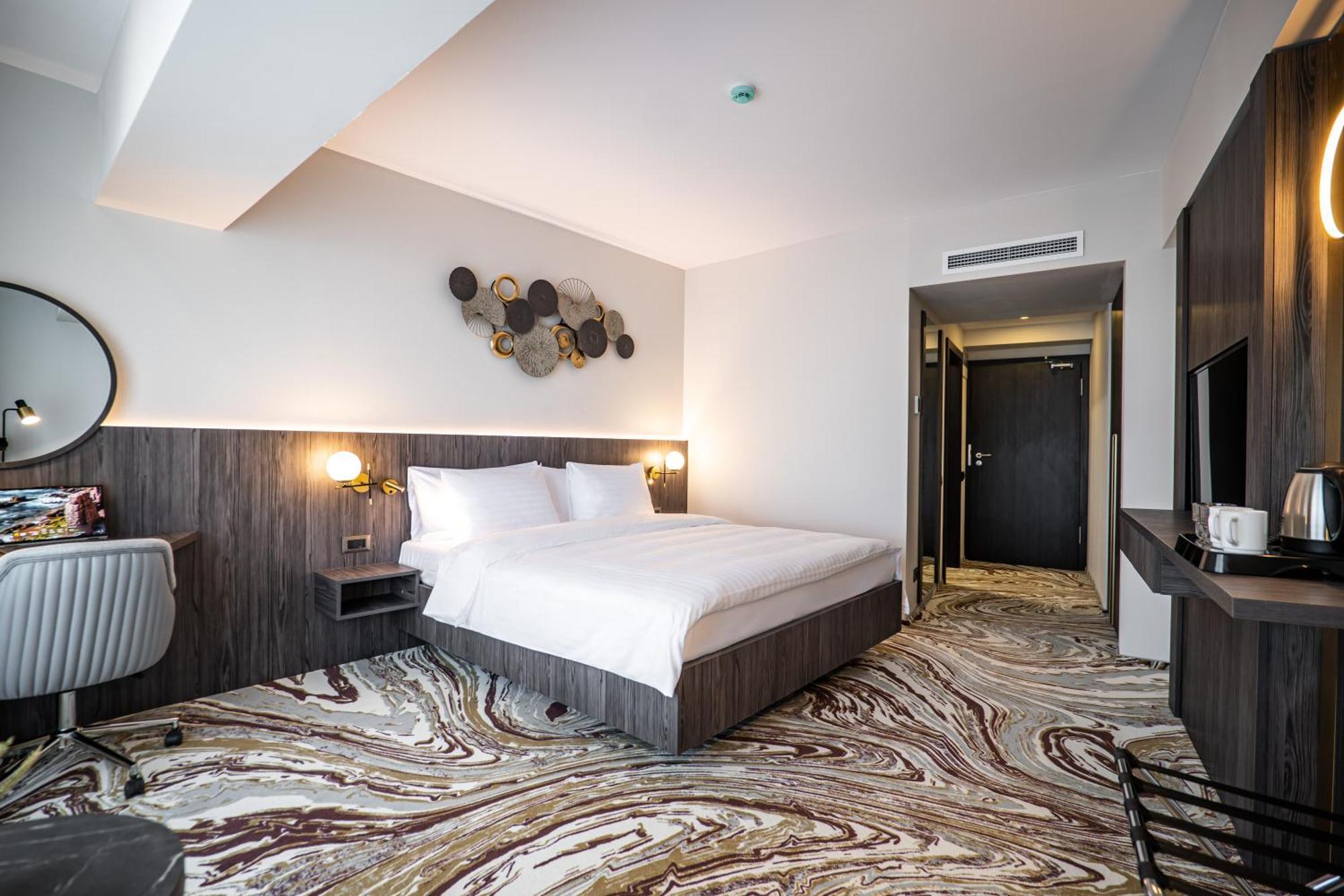 Hotel Ramada By Wyndham Bucharest Airport 4*