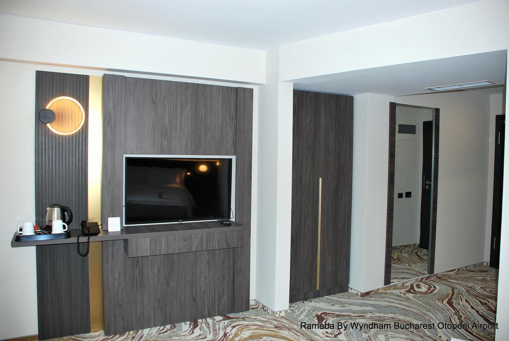 Hotel Ramada By Wyndham Bucharest Airport 4*