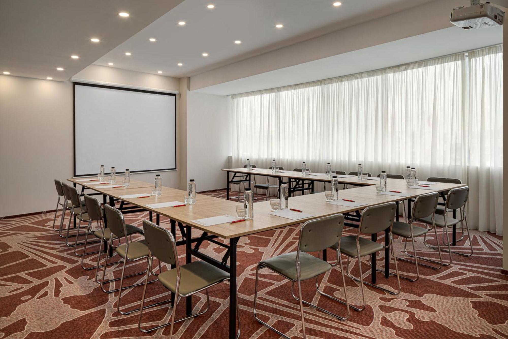 Ramada By Wyndham Bucharest Airport 4*
