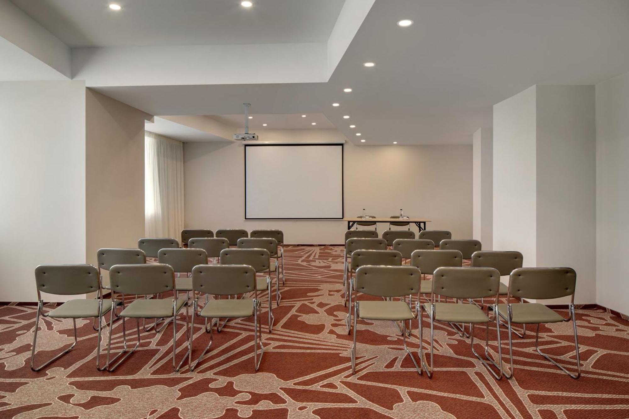 Ramada By Wyndham Bucharest Airport 4*