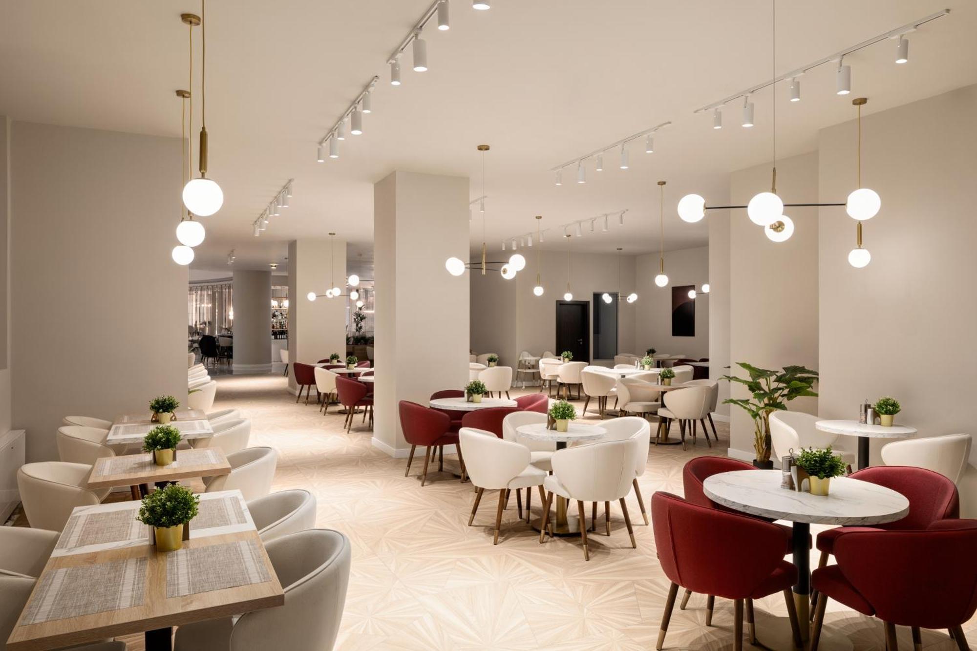 Hotel Ramada By Wyndham Bucharest Airport 4*