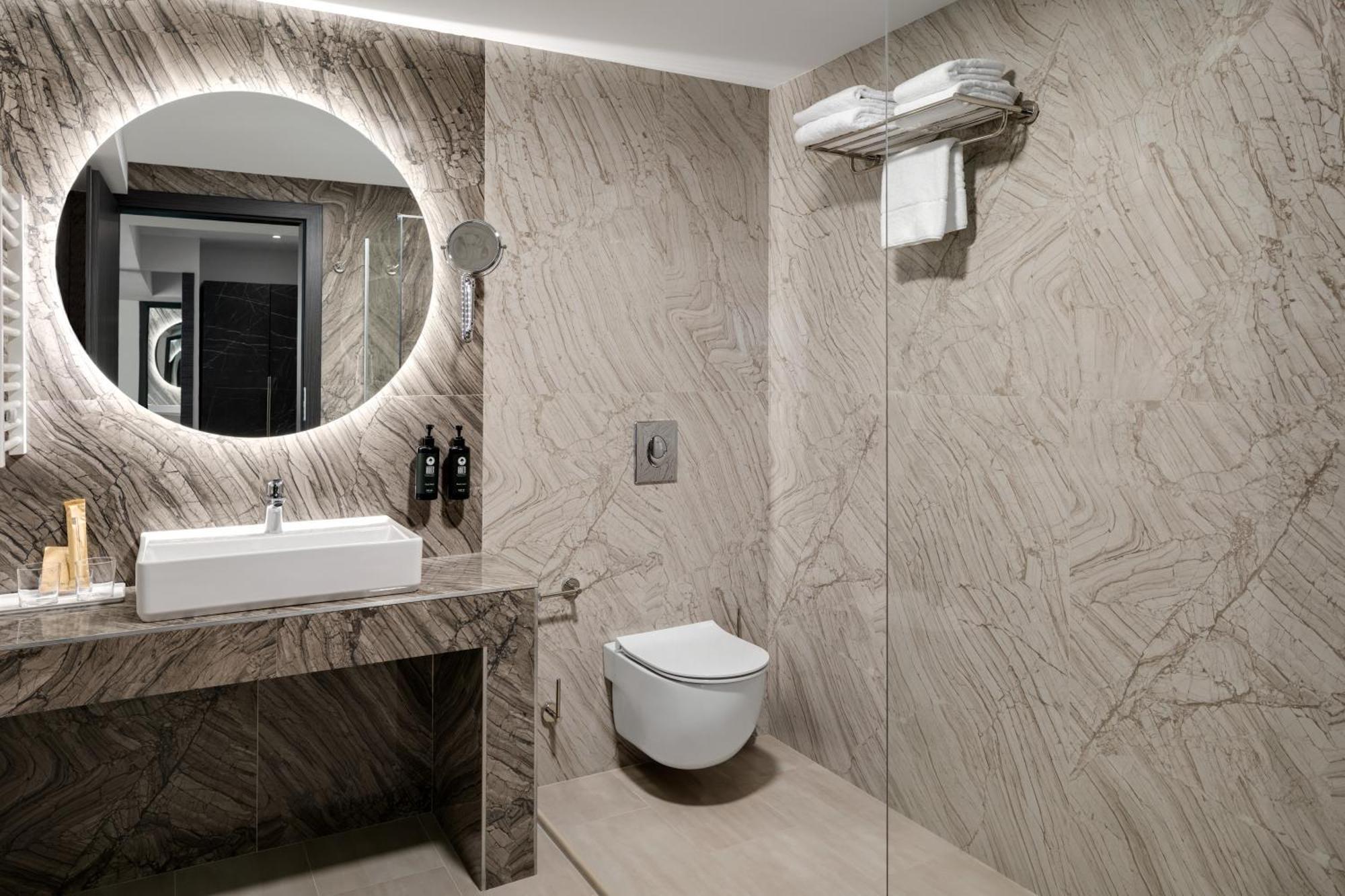 Ramada By Wyndham Bucharest Airport Hotel Otopeni
