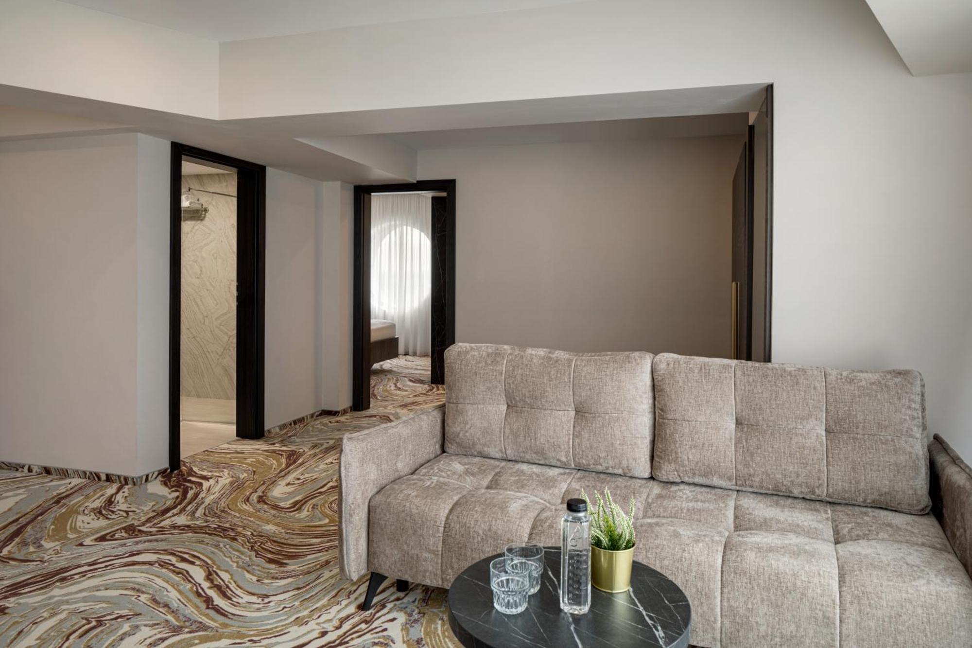Hotel Ramada By Wyndham Bucharest Airport Otopeni
