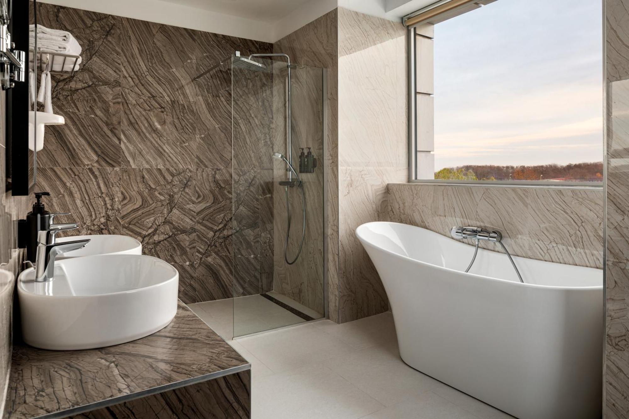 Ramada By Wyndham Bucharest Airport Hotel 4*