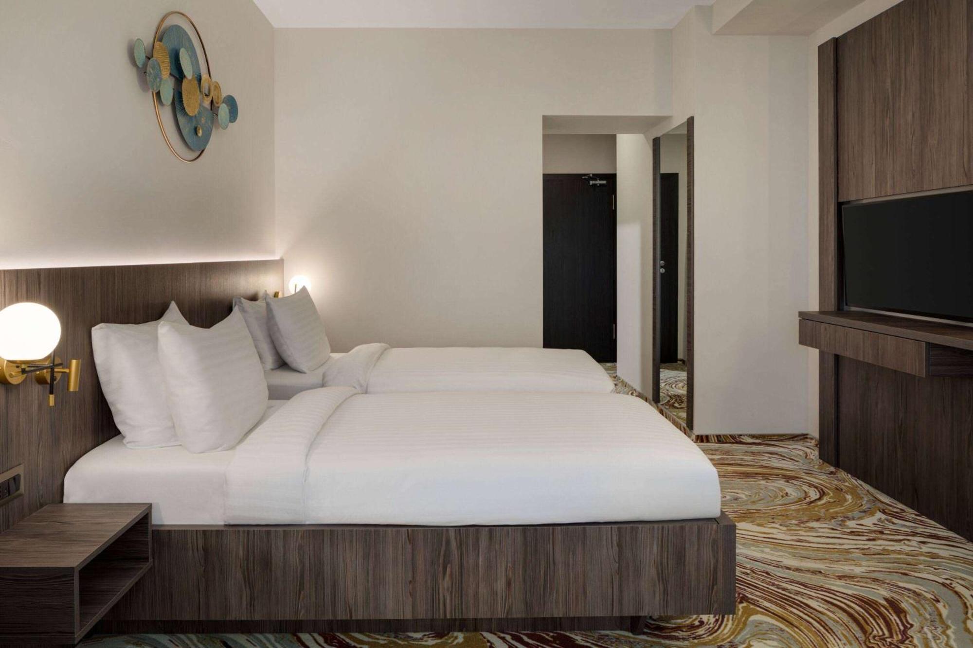 Ramada By Wyndham Bucharest Airport Hotel 4*