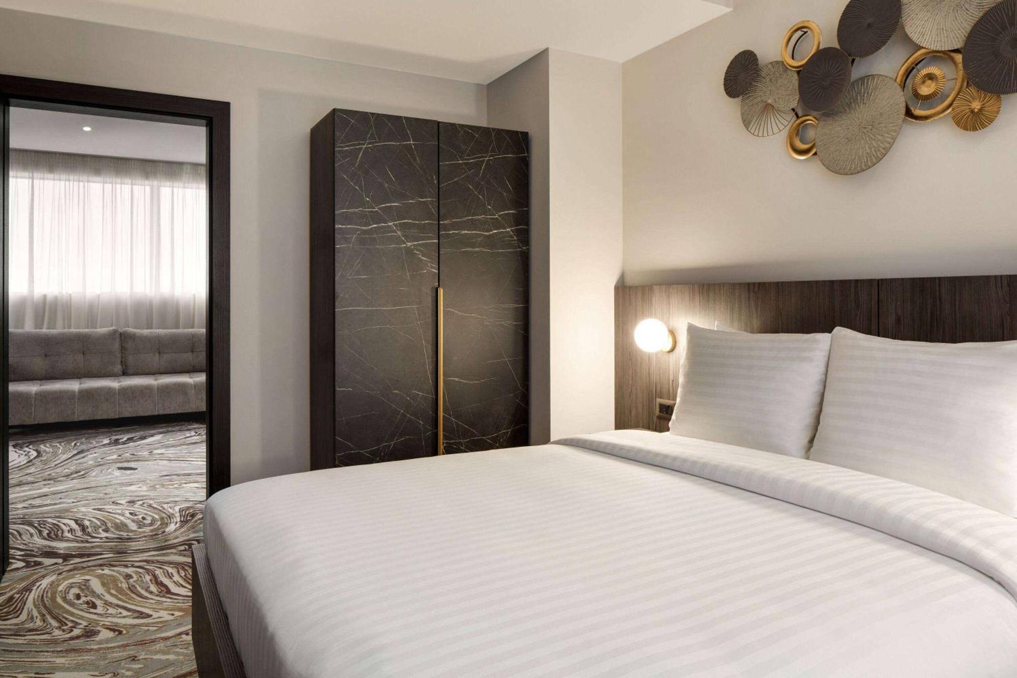 Ramada By Wyndham Bucharest Airport 4*