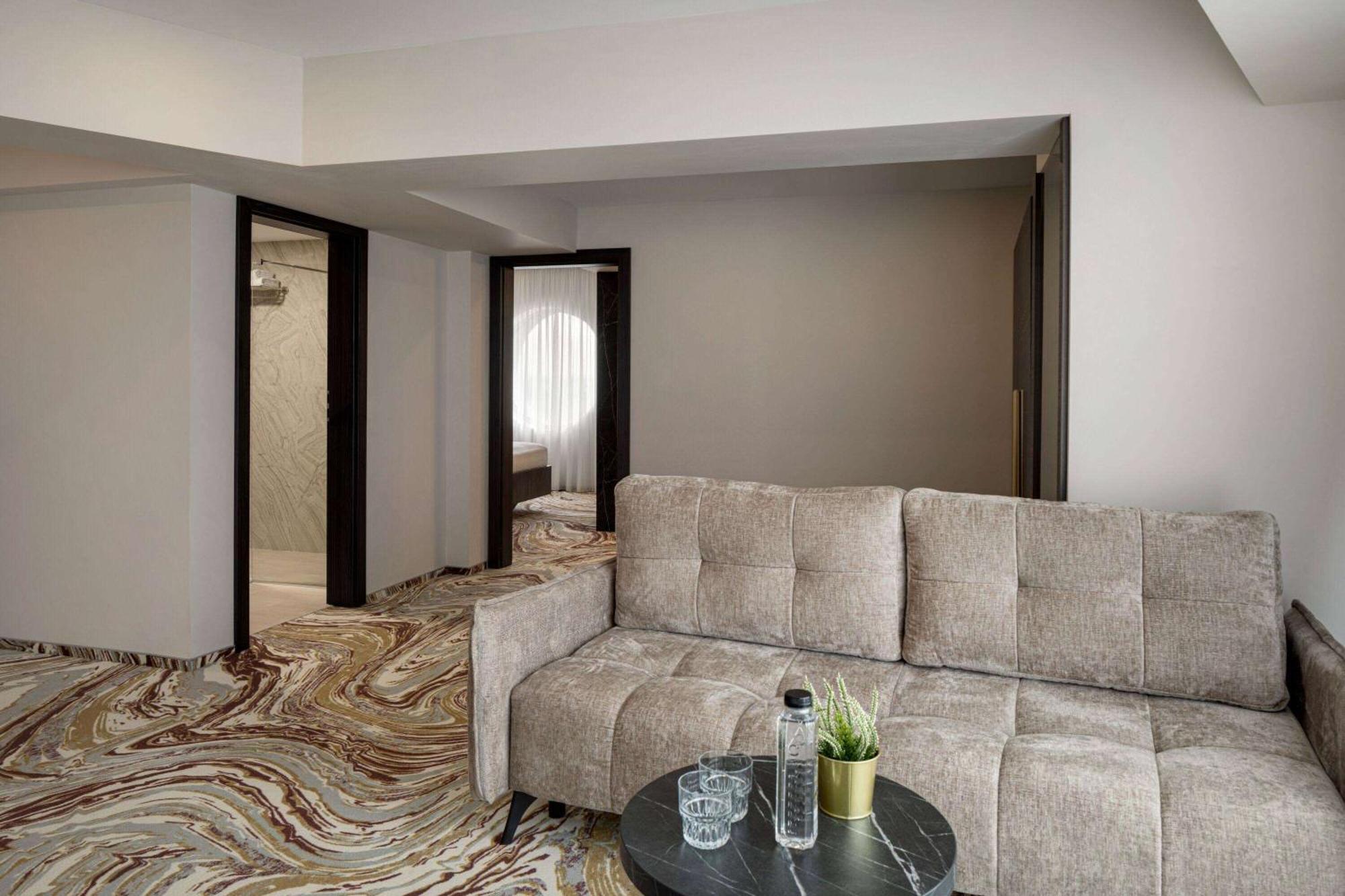 Ramada By Wyndham Bucharest Airport 4*